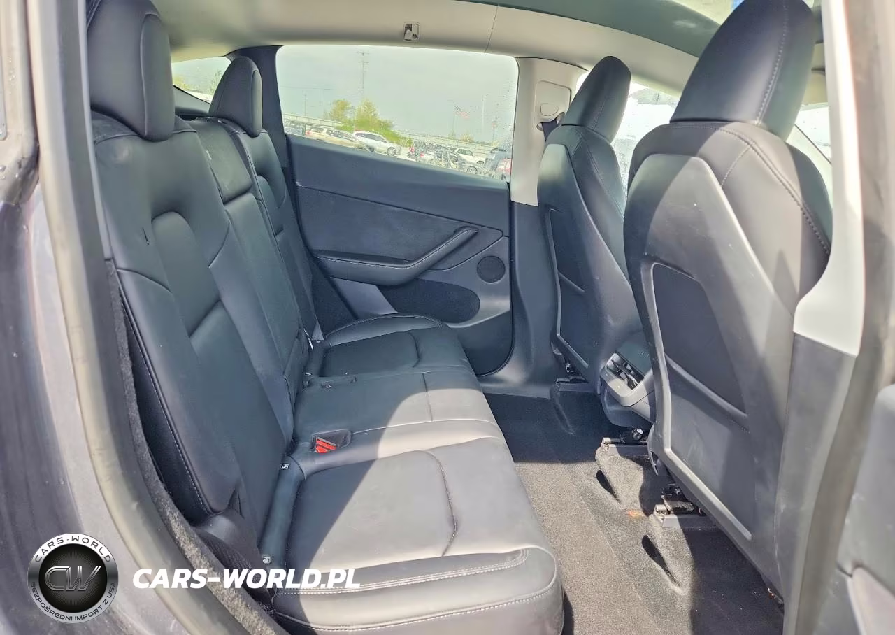 2023 Tesla Model Y VIN:7SAYGDEE0PF695489 - 10