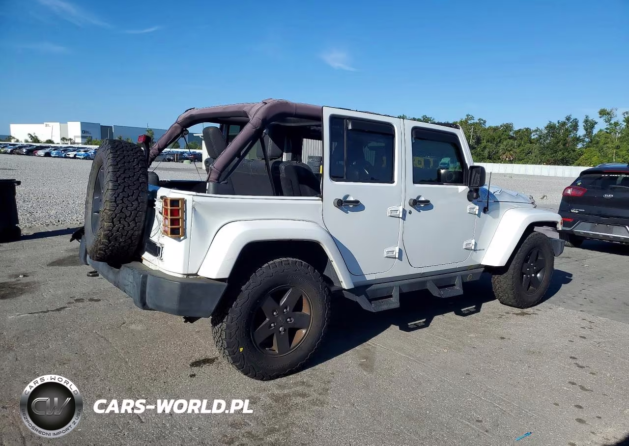2015 Jeep Wrangler Unlimited Sahara VIN:1C4BJWEG2FL607846 - 3