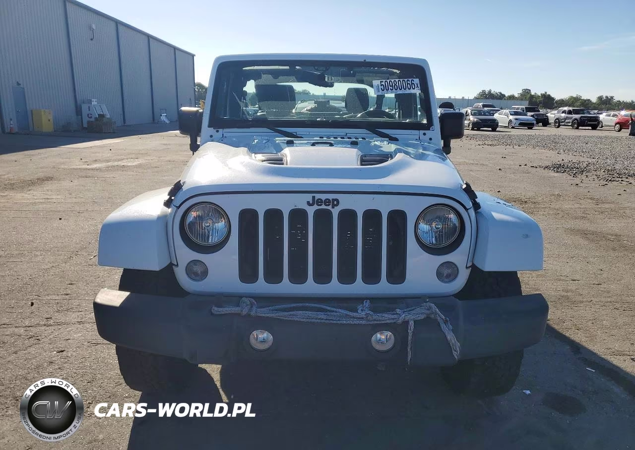2015 Jeep Wrangler Unlimited Sahara VIN:1C4BJWEG2FL607846 - 5