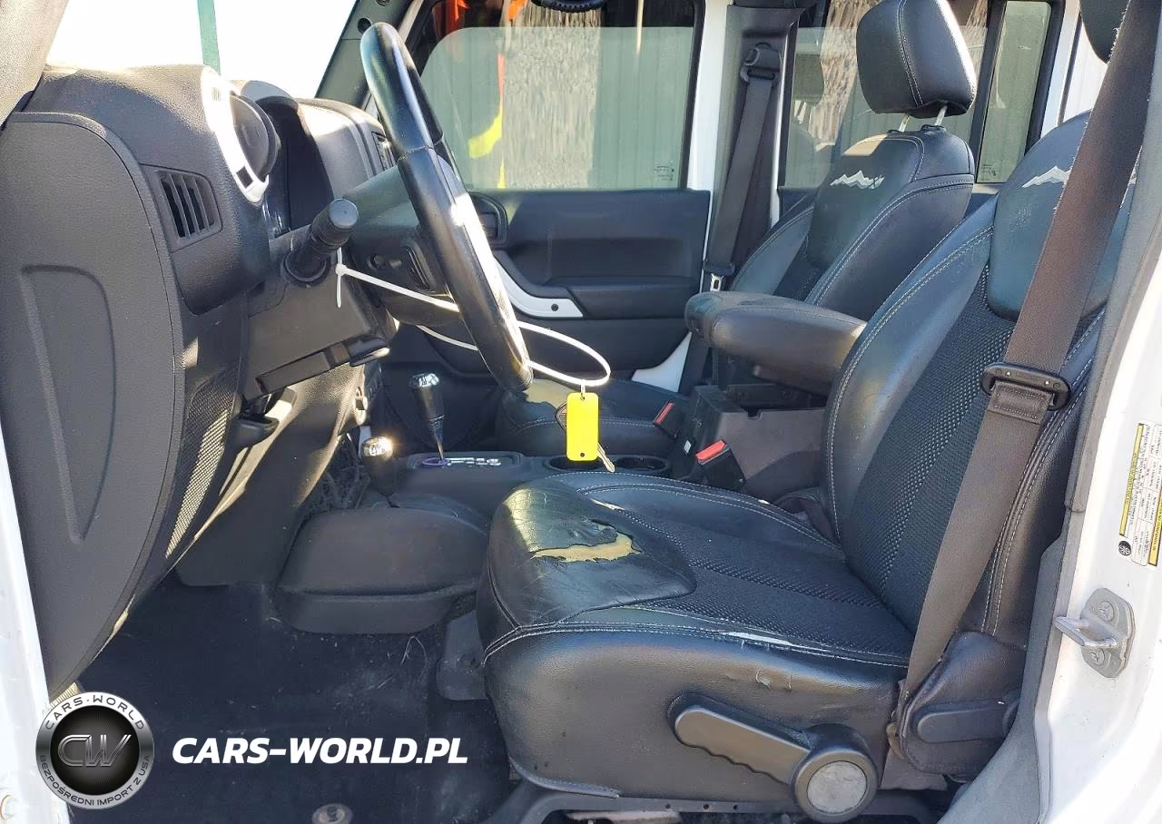2015 Jeep Wrangler Unlimited Sahara VIN:1C4BJWEG2FL607846 - 7