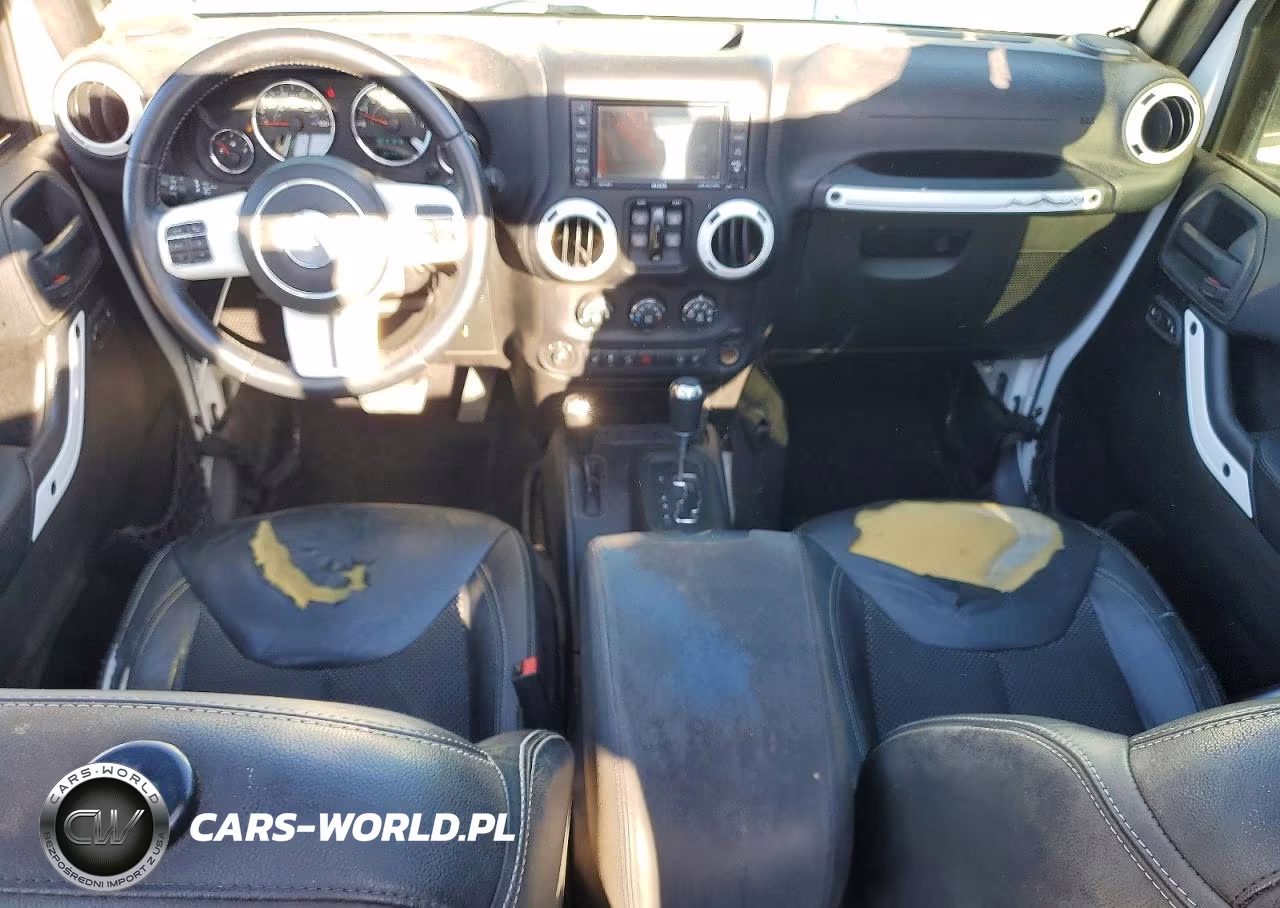 2015 Jeep Wrangler Unlimited Sahara VIN:1C4BJWEG2FL607846 - 8