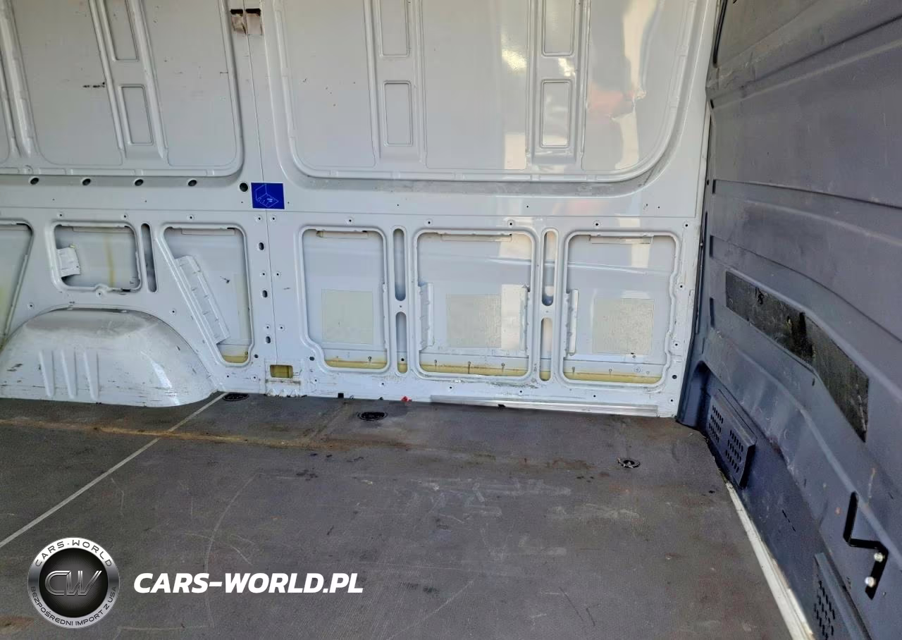 2018 Mercedes Benz Sprinter 2500 Delivery Van VIN:WD3PE7CD0JP614332 - 11