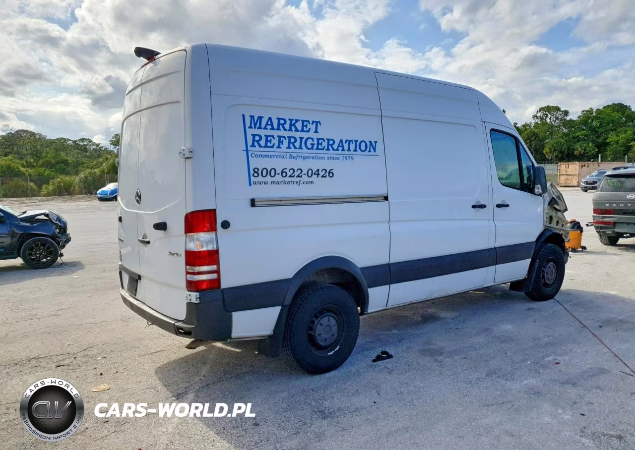 2018 Mercedes Benz Sprinter 2500 Delivery Van VIN:WD3PE7CD0JP614332 - 3