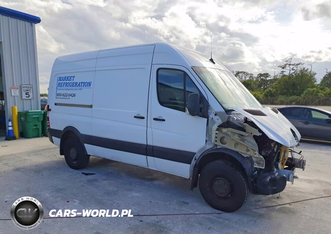 2018 Mercedes Benz Sprinter 2500 Delivery Van VIN:WD3PE7CD0JP614332 - 4