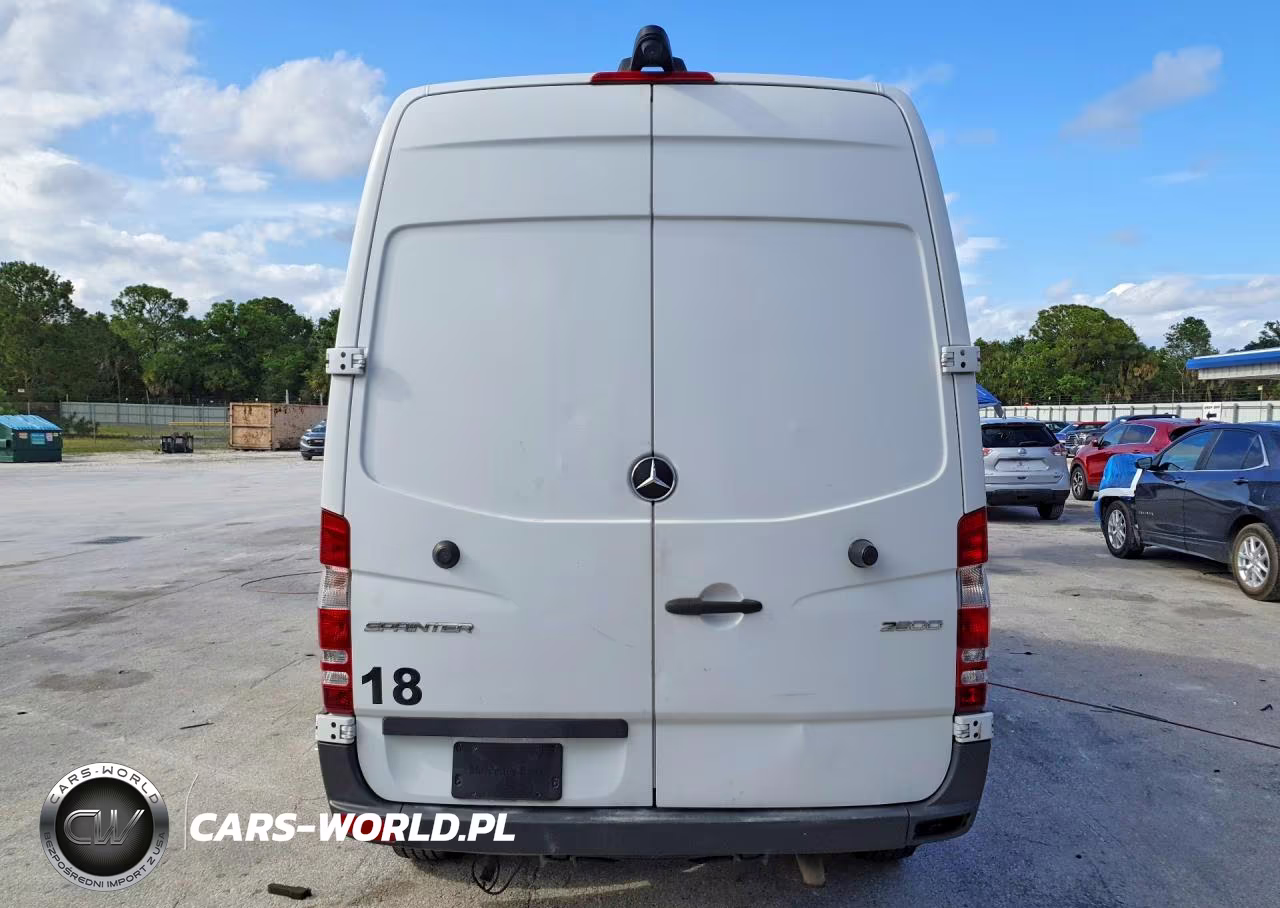 2018 Mercedes Benz Sprinter 2500 Delivery Van VIN:WD3PE7CD0JP614332 - 6