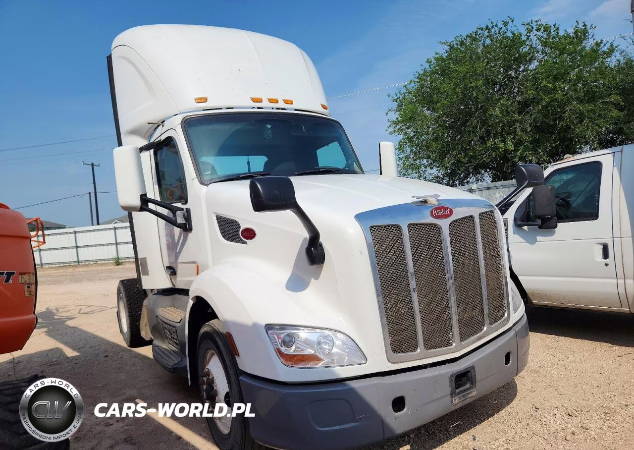 2017 Peterbilt 579 Semi Truck