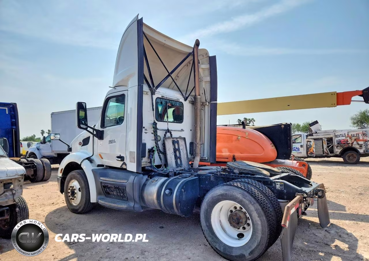 2017 Peterbilt 579 Semi Truck VIN:1XPBA48X8HD428979 - 3