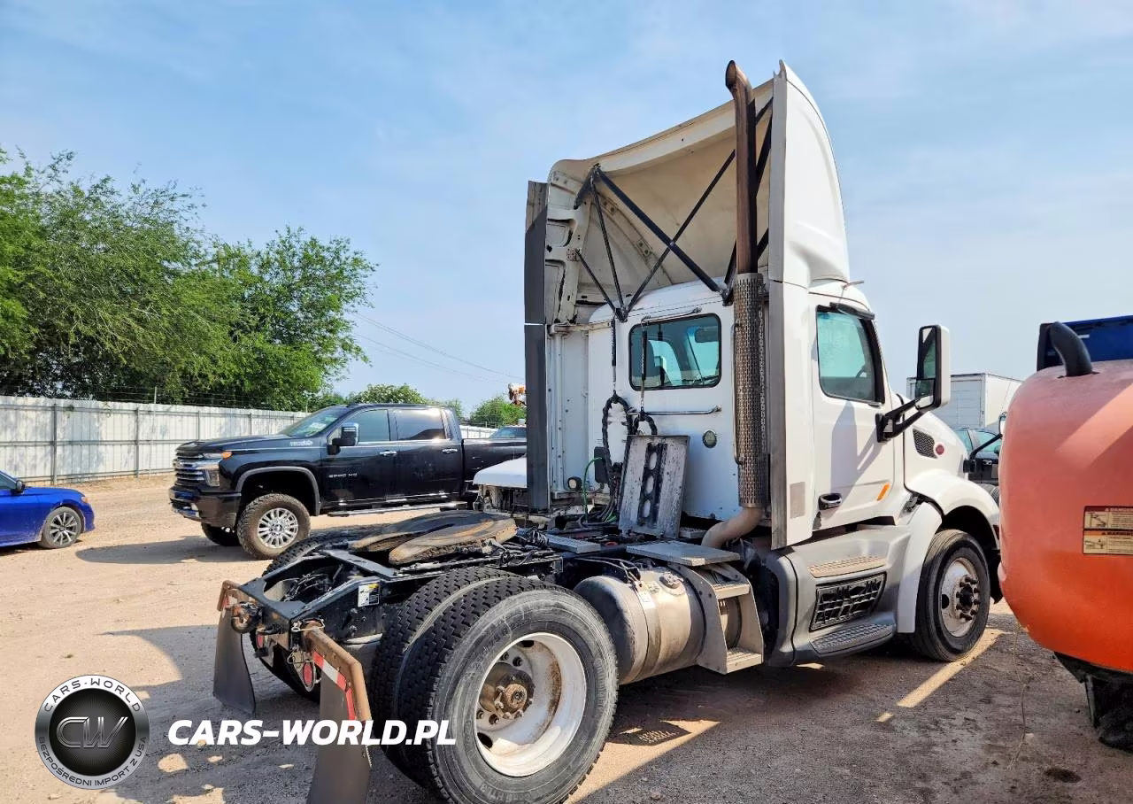 2017 Peterbilt 579 Semi Truck VIN:1XPBA48X8HD428979 - 4