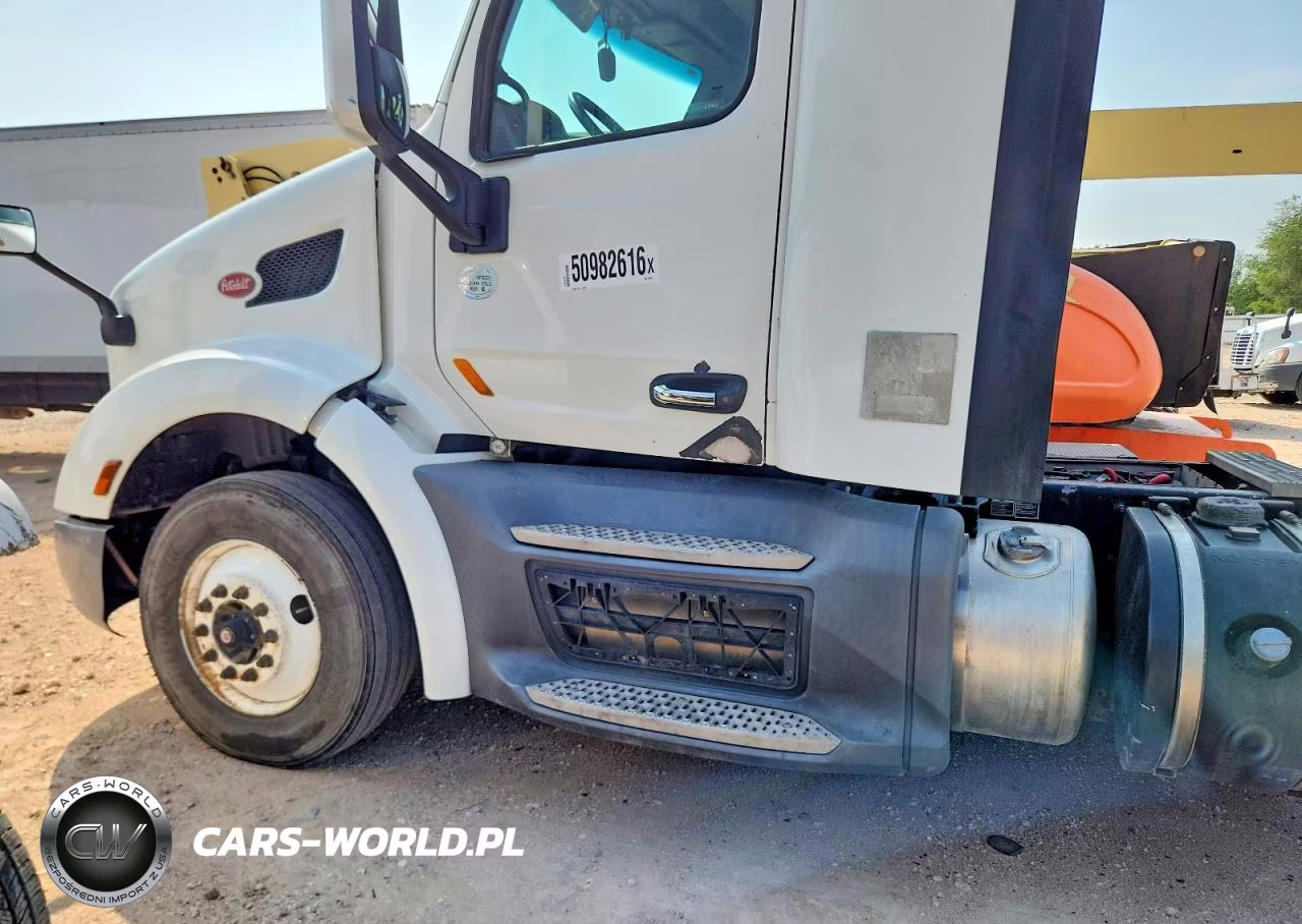 2017 Peterbilt 579 Semi Truck VIN:1XPBA48X8HD428979 - 9