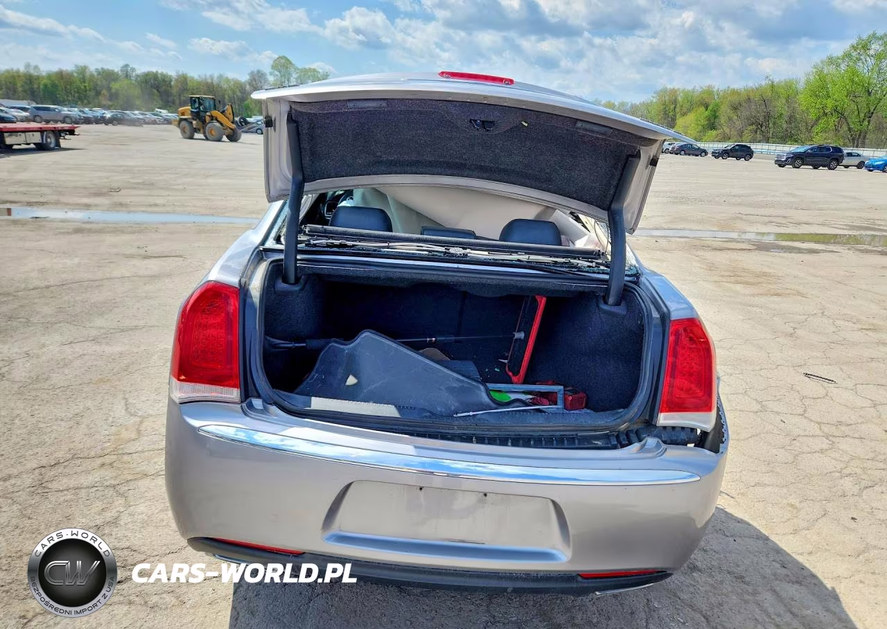 2017 Chrysler 300C VIN:2C3CCAKG5HH565585 - 6