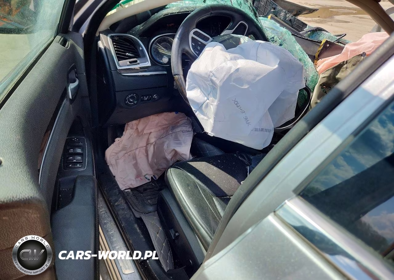2017 Chrysler 300C VIN:2C3CCAKG5HH565585 - 8