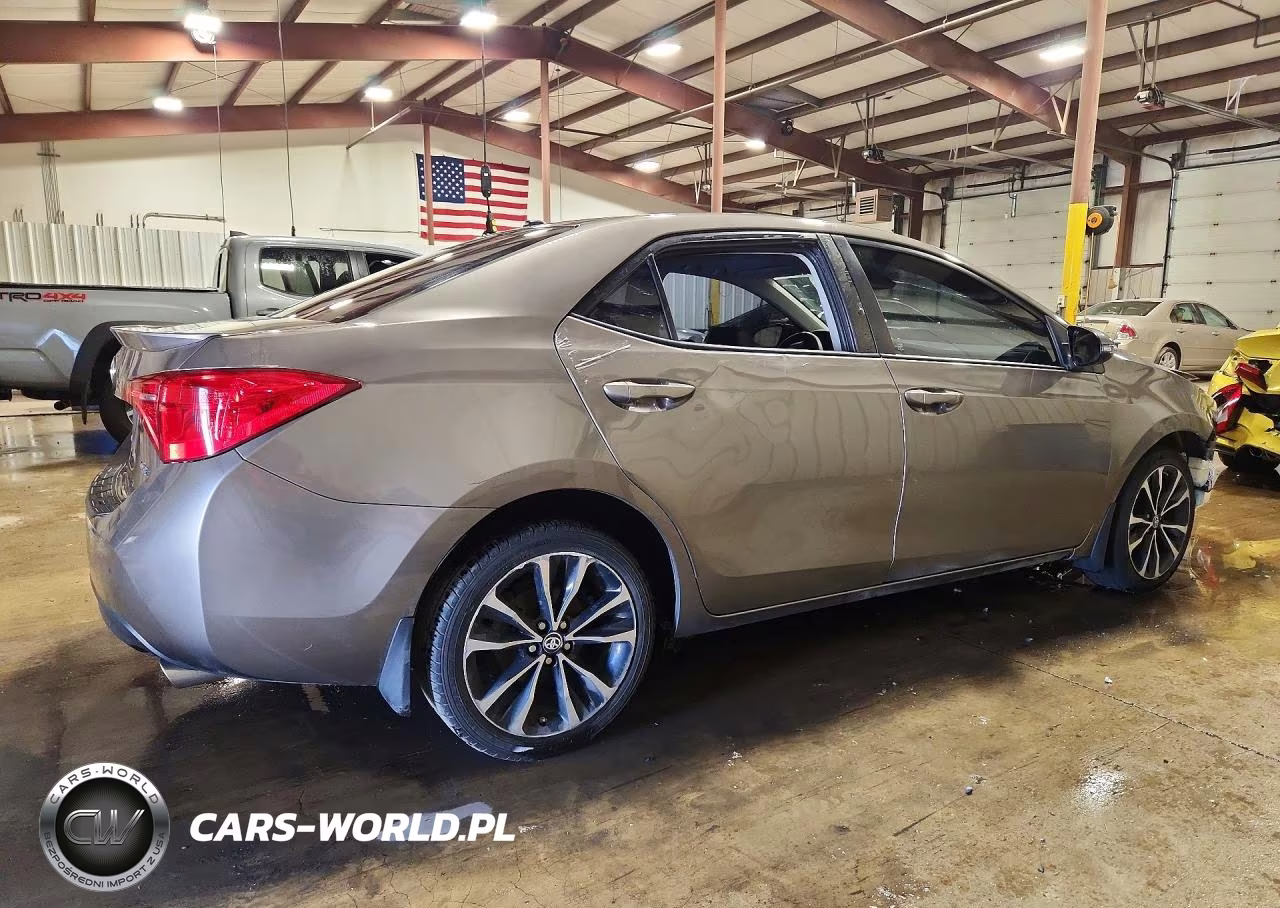 2017 Toyota Corolla Xse VIN:2T1BURHE2HC872022 - 3