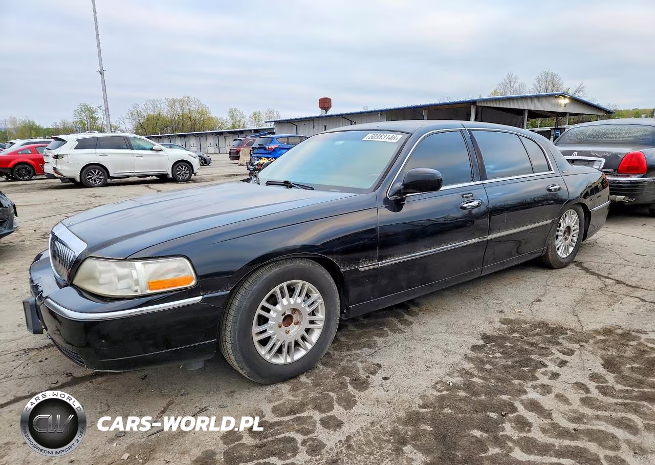 2011 Lincoln Town Car Signature Long Wheelbase – zdjęcie 1 z 12