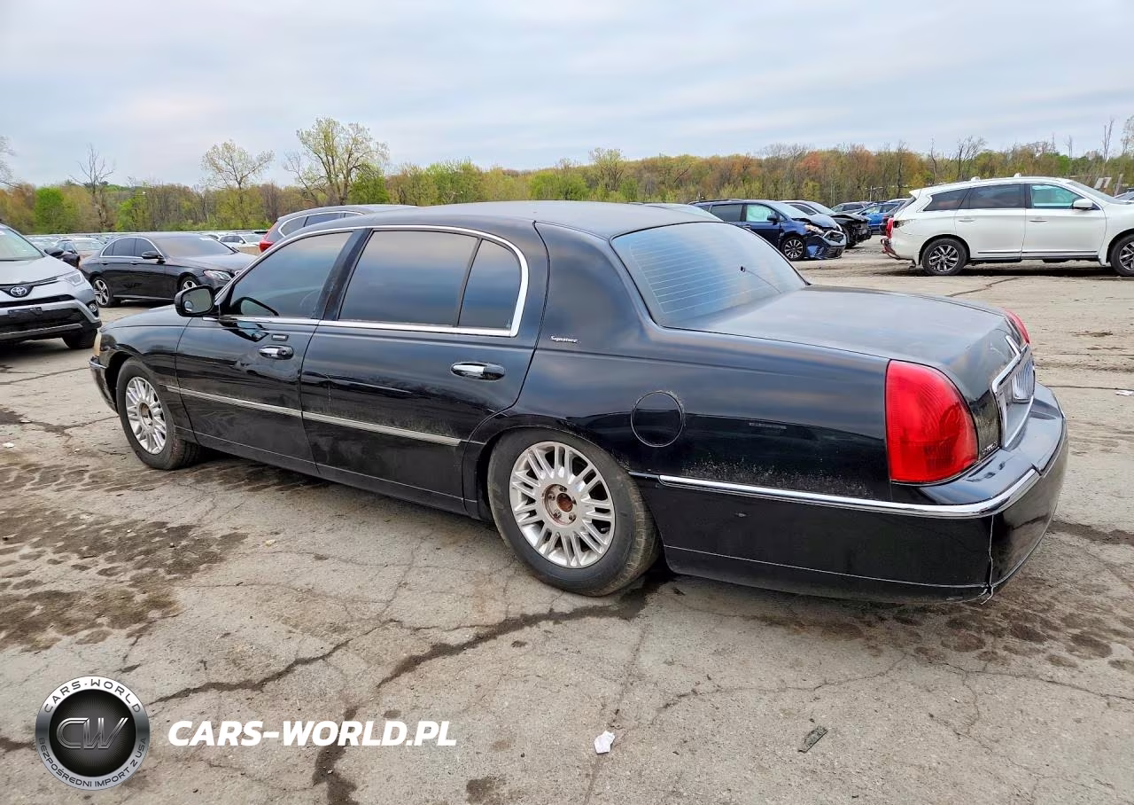 2011 Lincoln Town Car Signature Long Wheelbase VIN:2LNBL8FV7BX763778 - 2