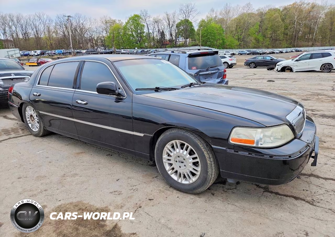 2011 Lincoln Town Car Signature Long Wheelbase VIN:2LNBL8FV7BX763778 - 4