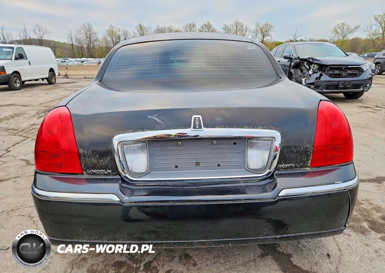 2011 Lincoln Town Car Signature Long Wheelbase VIN:2LNBL8FV7BX763778 - 6
