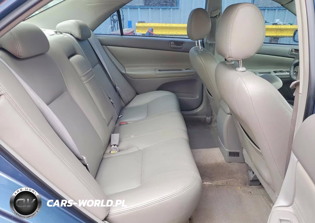 2004 Toyota Camry Le VIN:JTDBE32KX40262382 - 10