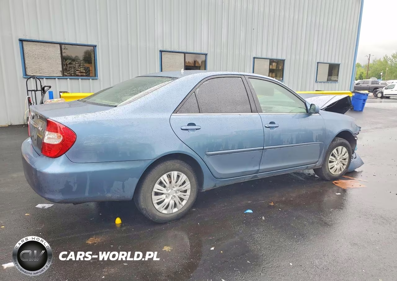 2004 Toyota Camry Le VIN:JTDBE32KX40262382 - 3
