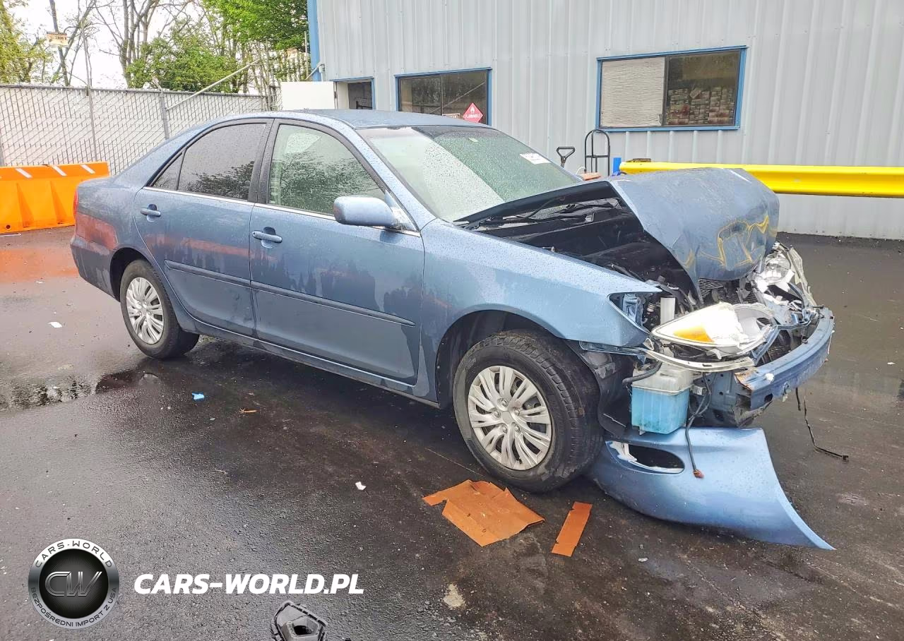 2004 Toyota Camry Le VIN:JTDBE32KX40262382 - 4