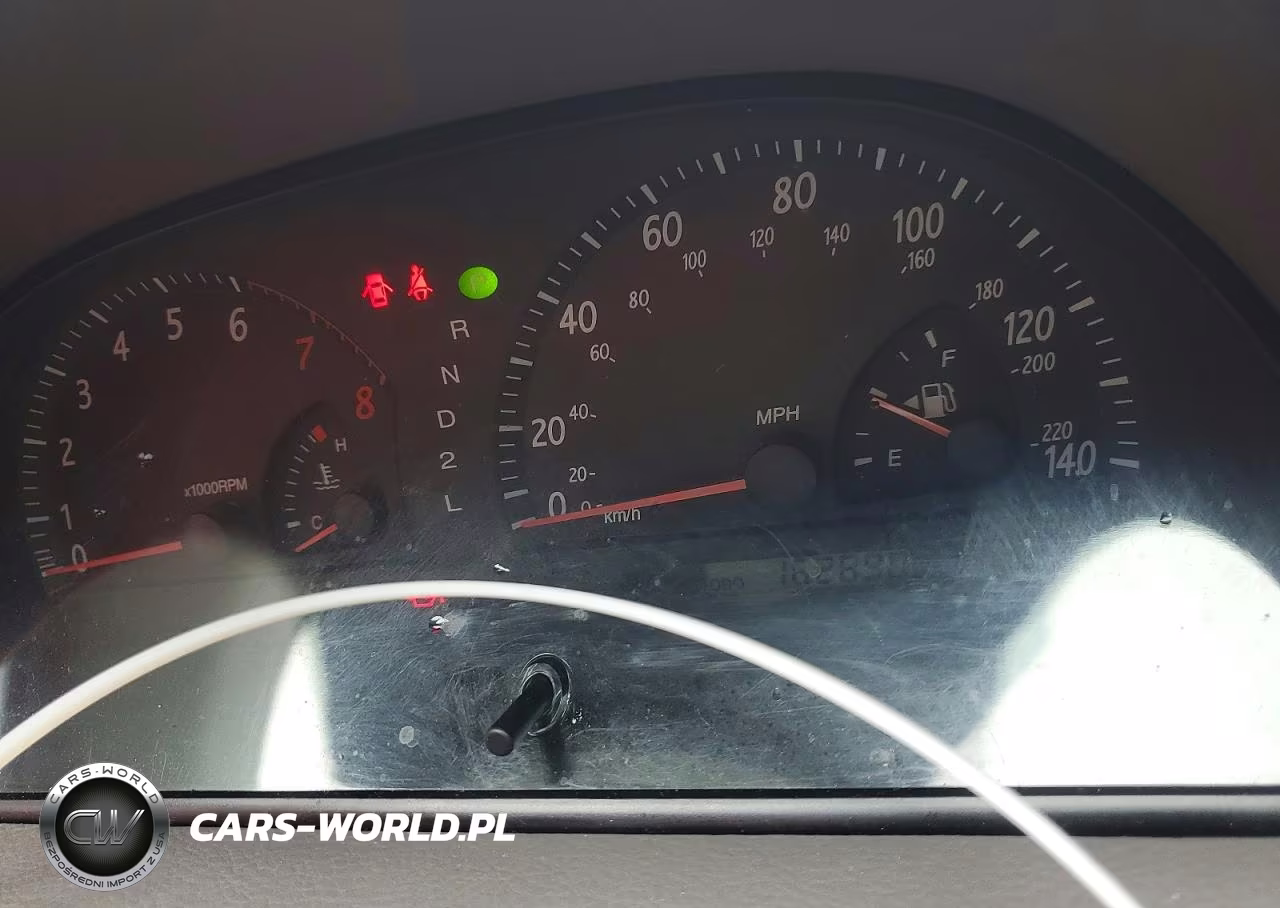 2004 Toyota Camry Le VIN:JTDBE32KX40262382 - 9