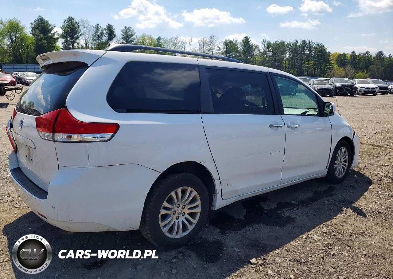 2014 Toyota Sienna Xle 8-Passenger VIN:5TDYK3DC1ES472750 - 3