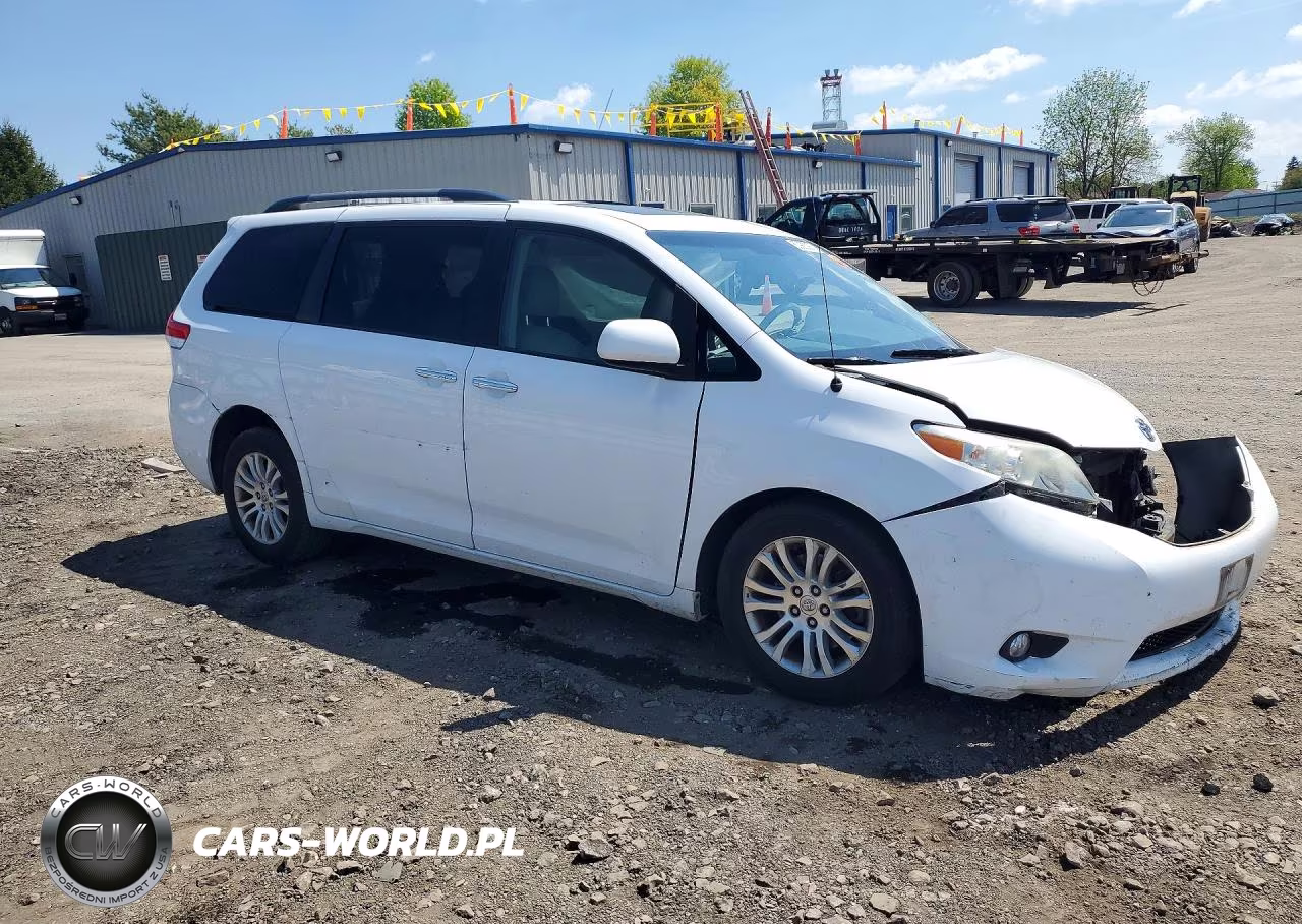 2014 Toyota Sienna Xle 8-Passenger VIN:5TDYK3DC1ES472750 - 4