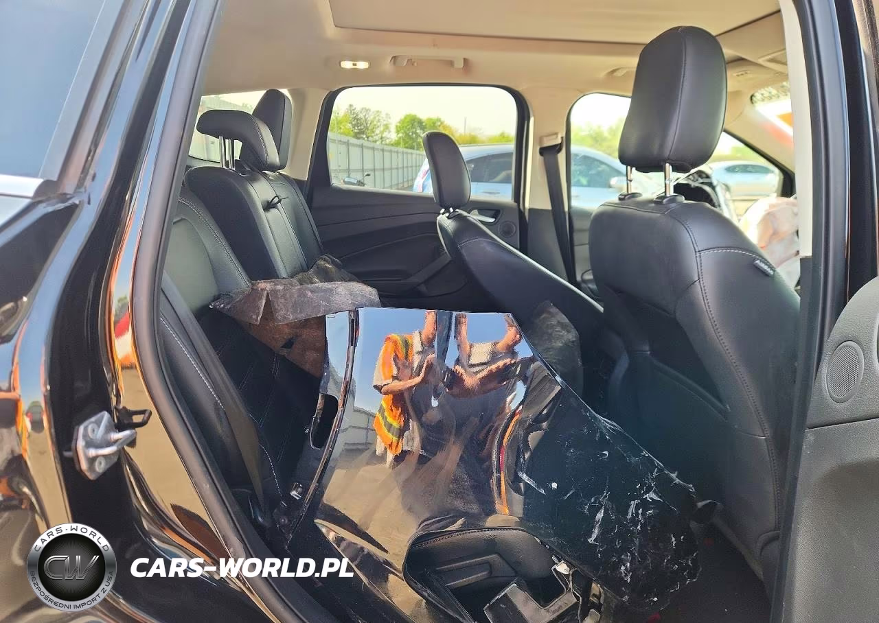2019 Ford Escape Titanium VIN:1FMCU9J90KUA26219 - 10