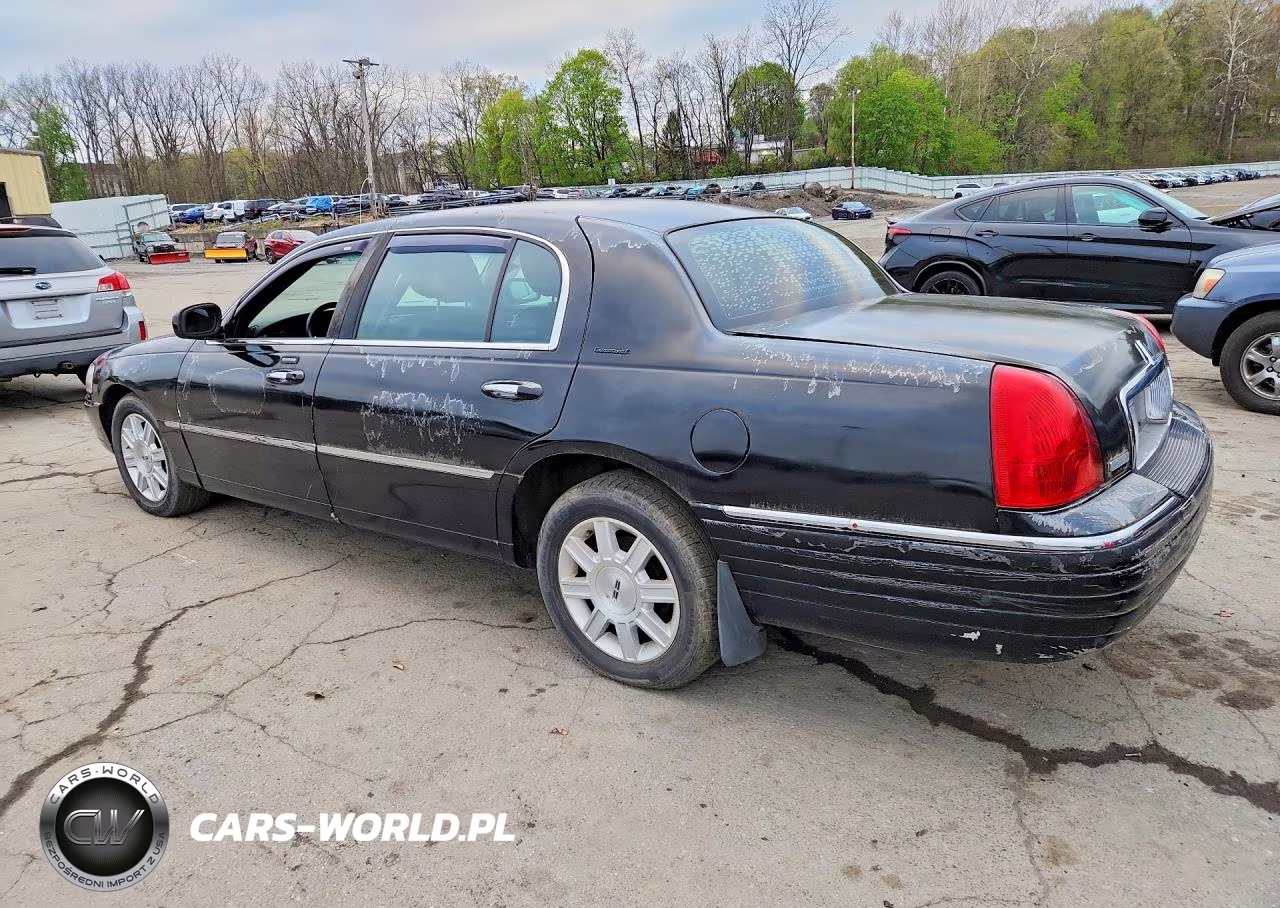 2011 Lincoln Town Car Executive L VIN:2LNBL8EV2BX765469 - 2