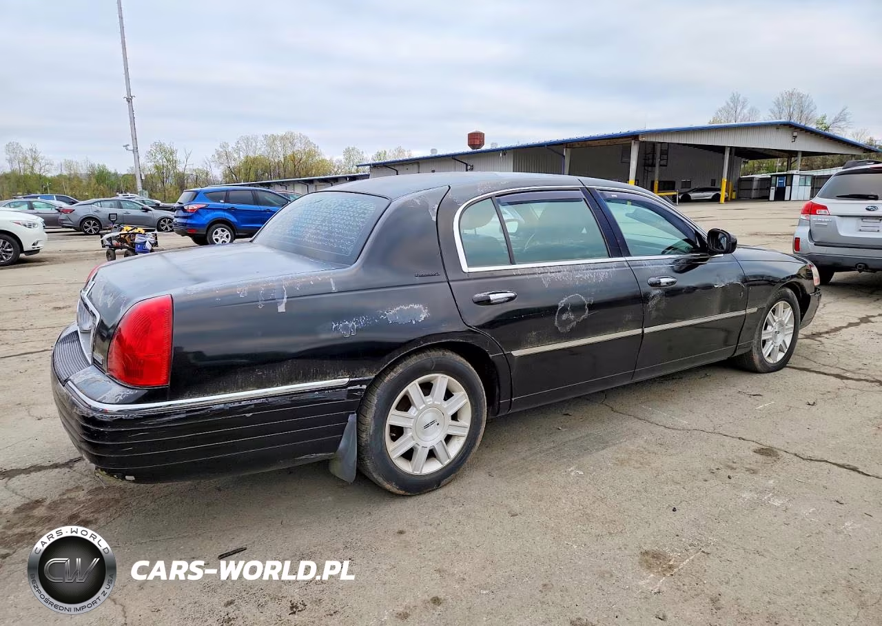 2011 Lincoln Town Car Executive L VIN:2LNBL8EV2BX765469 - 3