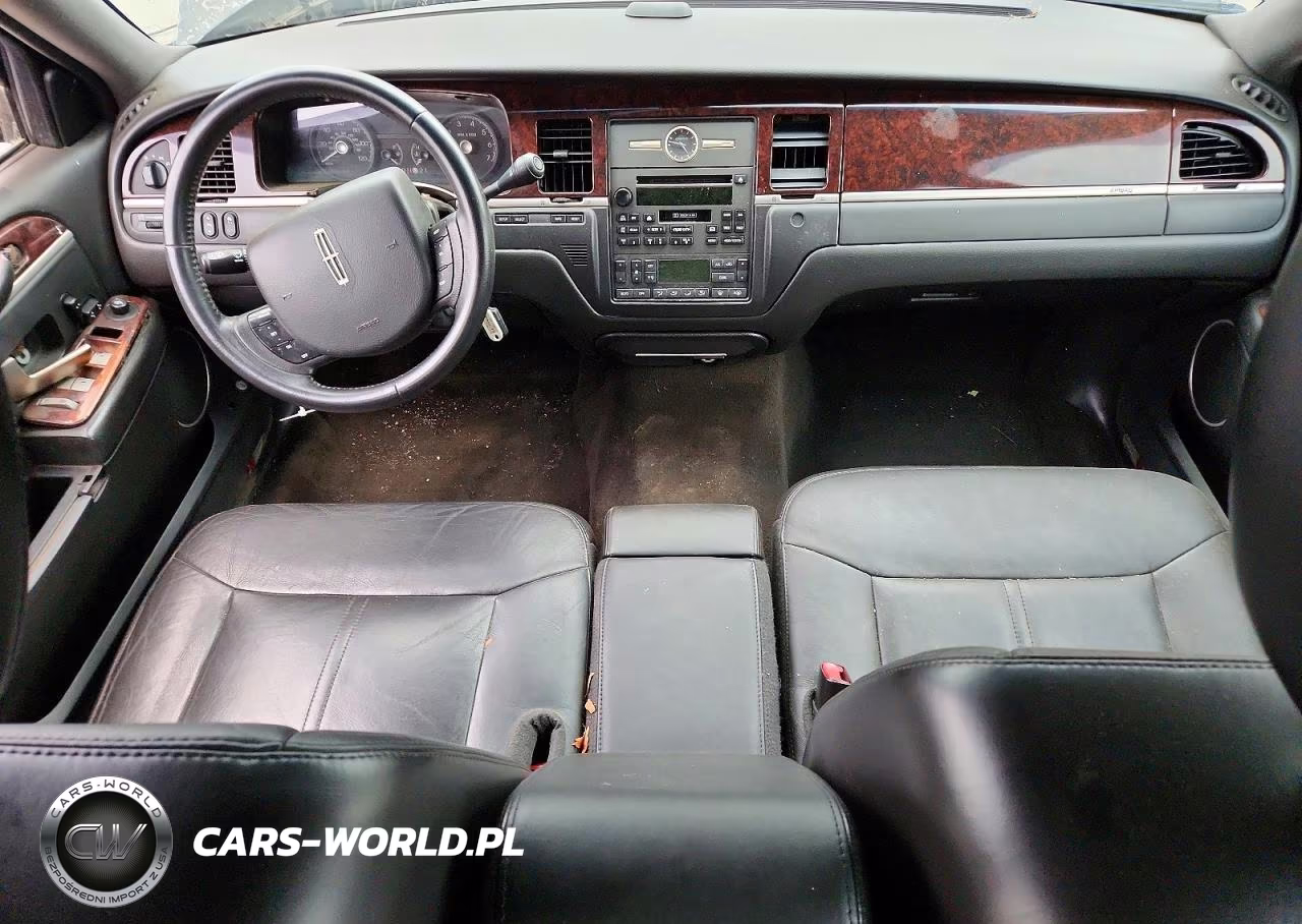 2011 Lincoln Town Car Executive L VIN:2LNBL8EV2BX765469 - 8