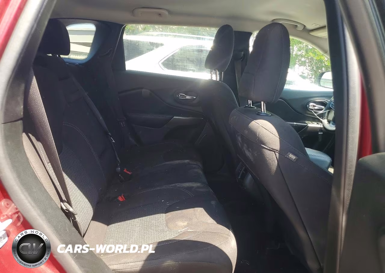 2019 Jeep Cherokee Latitude VIN:1C4PJLCBXKD203838 - 10