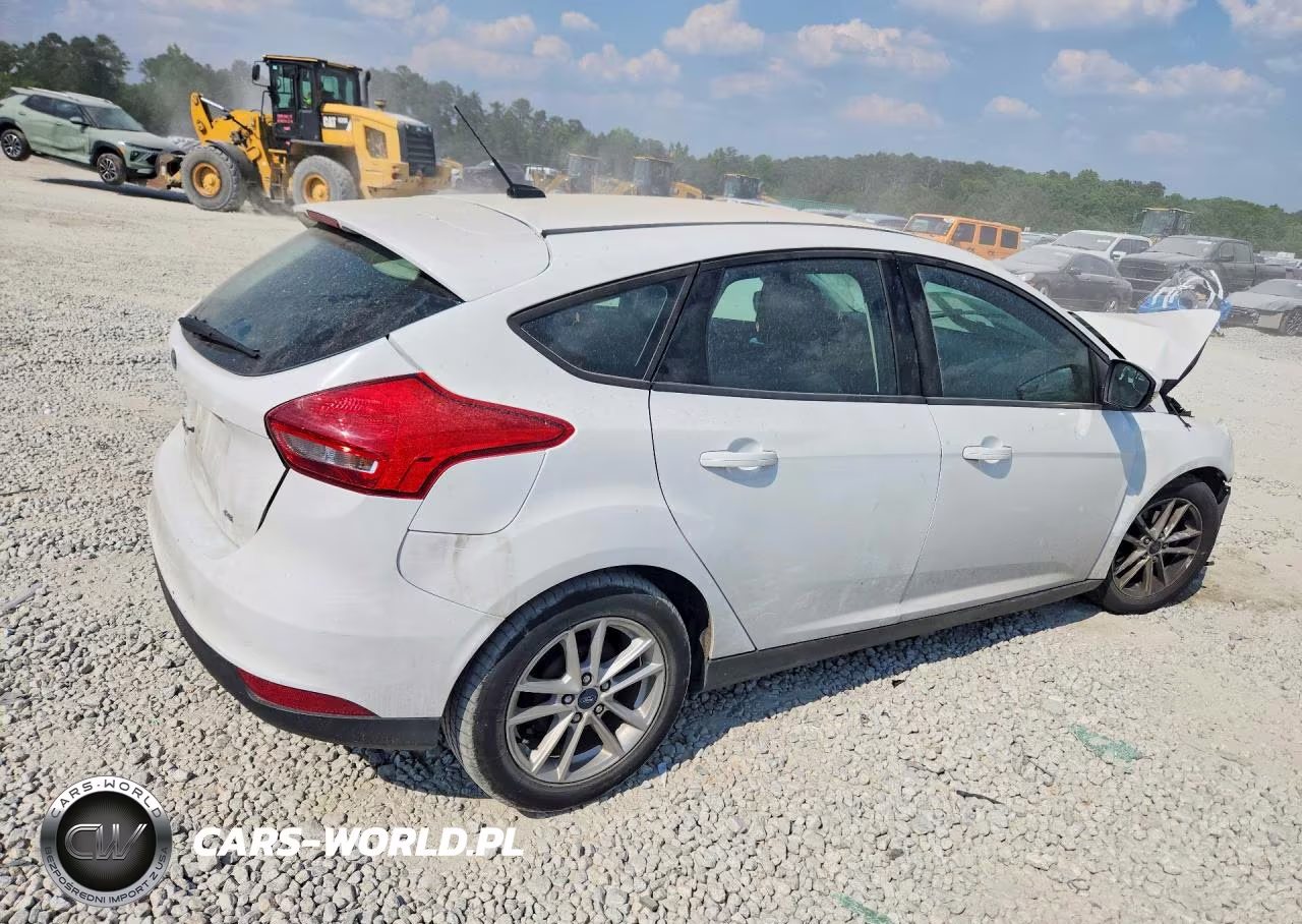 2018 Ford Focus Se VIN:1FADP3K2XJL292324 - 3