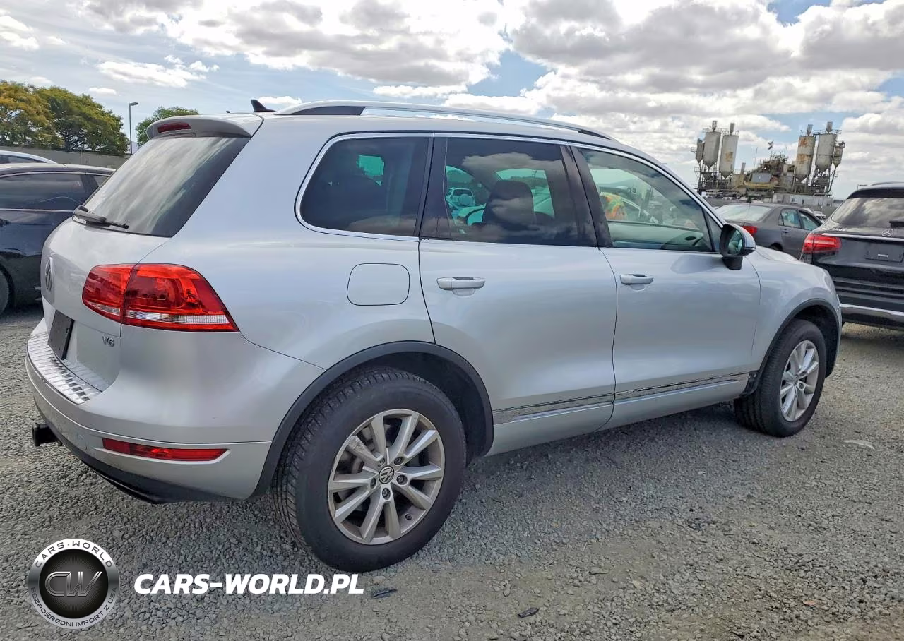2013 Volkswagen Touareg V6 VIN:WVGEF9BP8DD001636 - 3