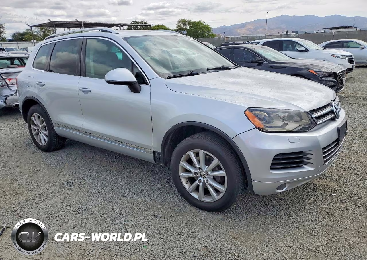 2013 Volkswagen Touareg V6 VIN:WVGEF9BP8DD001636 - 4