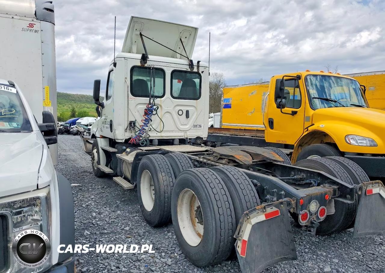 2019 Freightliner Cascadia 126 Semi Truck VIN:1FUJHLDR0KLKW4675 - 3