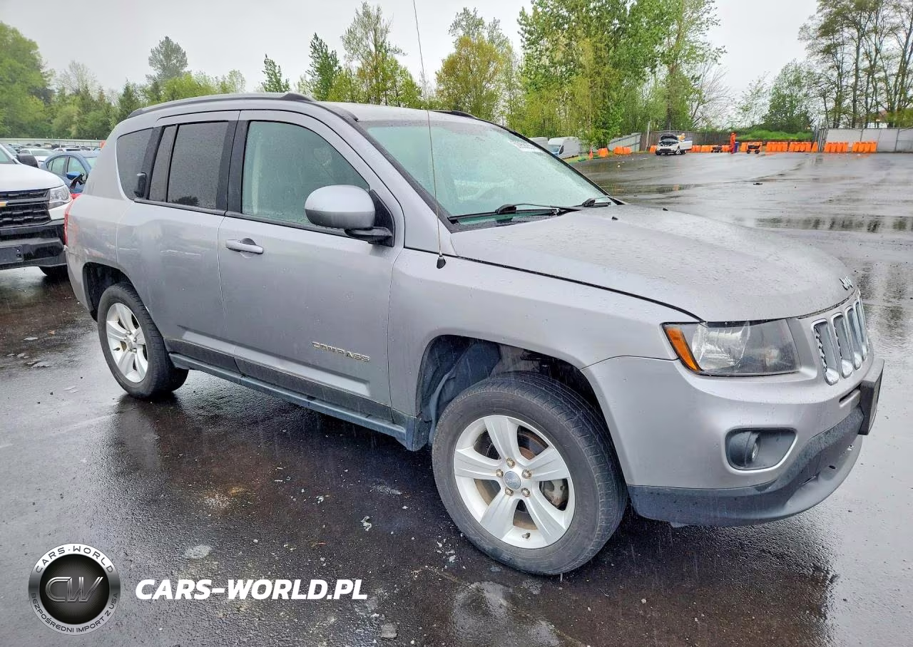2016 Jeep Compass Latitude VIN:1C4NJDEB6GD690988 - 4