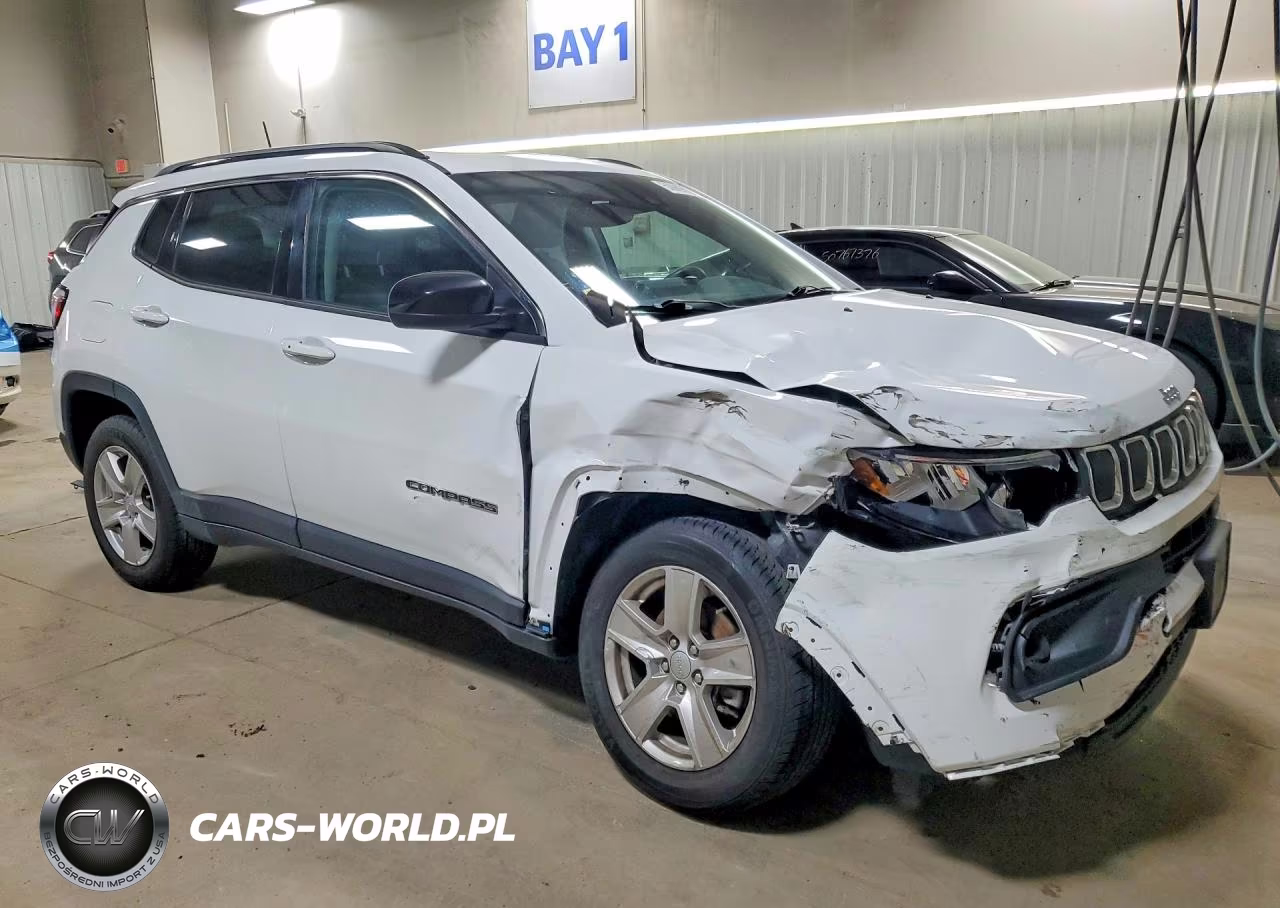 2022 Jeep Compass Latitude VIN:3C4NJDBB1NT165526 - 4