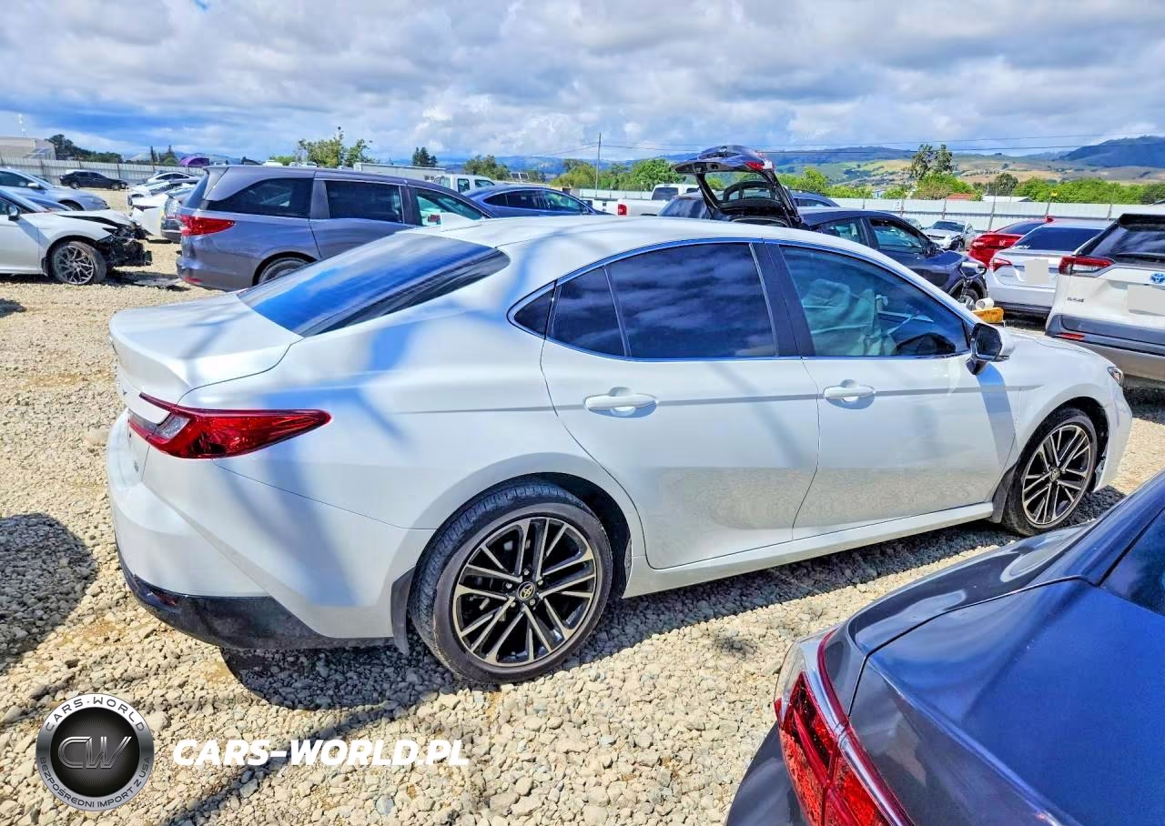 2025 Toyota Camry Xle VIN:4T1DAACK9SU054924 - 3