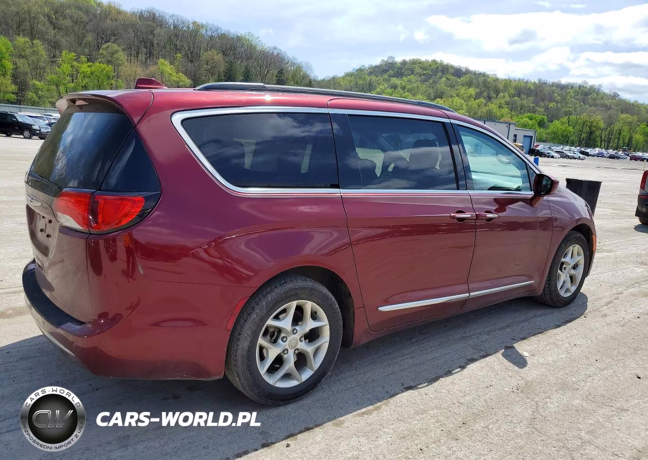 2017 Chrysler Pacifica Touring L VIN:2C4RC1BG8HR794746 - 3