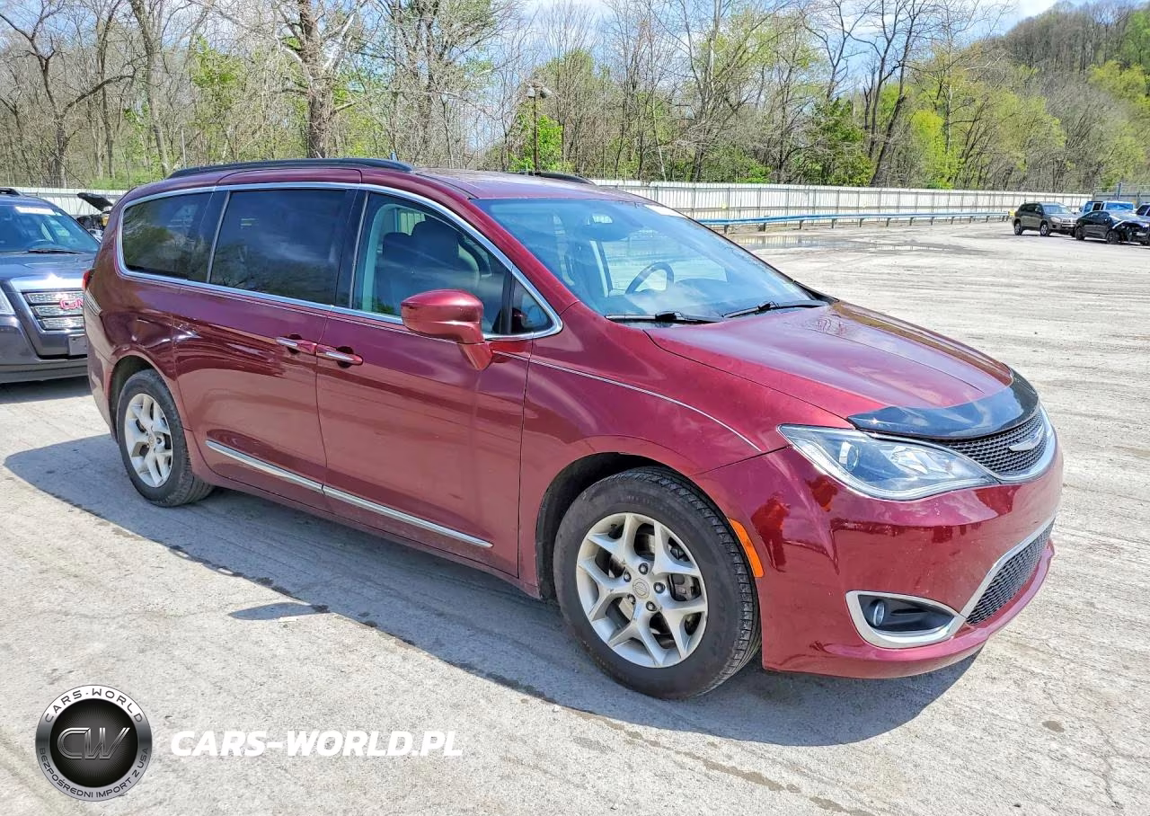 2017 Chrysler Pacifica Touring L VIN:2C4RC1BG8HR794746 - 4