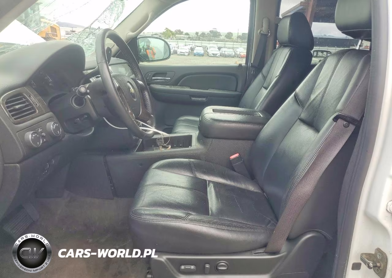 2010 Chev Tahoe VIN:1GNFK23039R301633 - 7