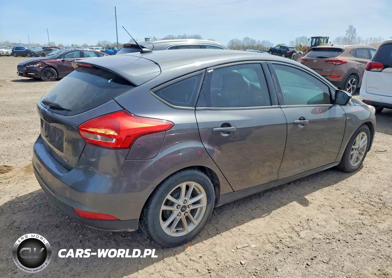 2016 Ford Focus Se VIN:1FADP3K25GL260213 - 3