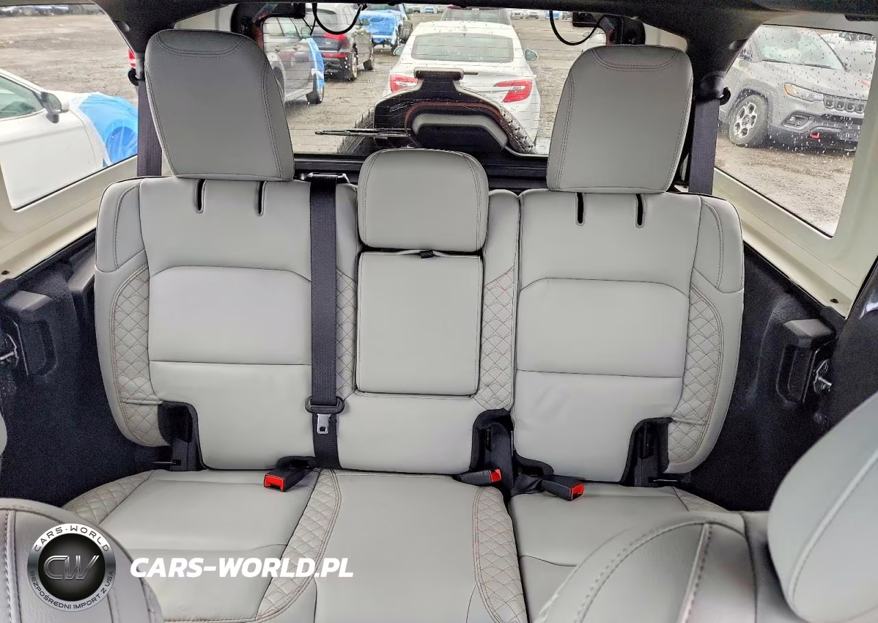 2021 Jeep Wrangler Unlimited Sahara VIN:1C4HJXEN0MW703937 - 10