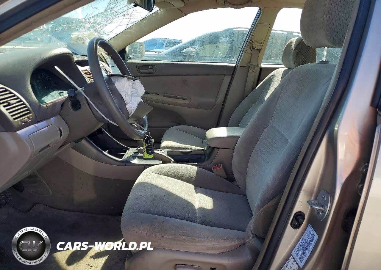 2002 Toyota Camry Le VIN:4T1BE32K52U542292 - 7