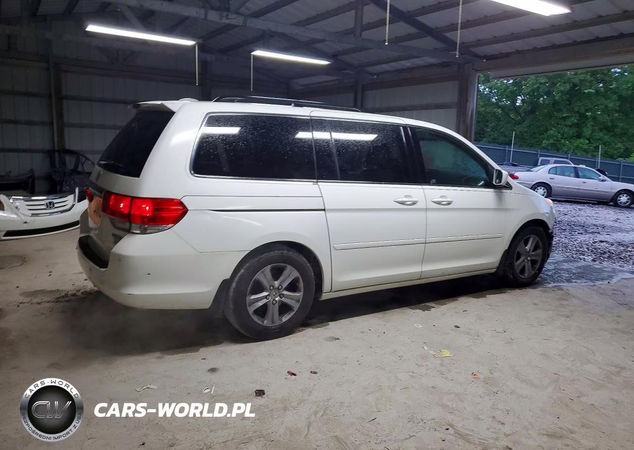 2010 Honda Odyssey Touring VIN:5FNRL3H96AB074755 - 3