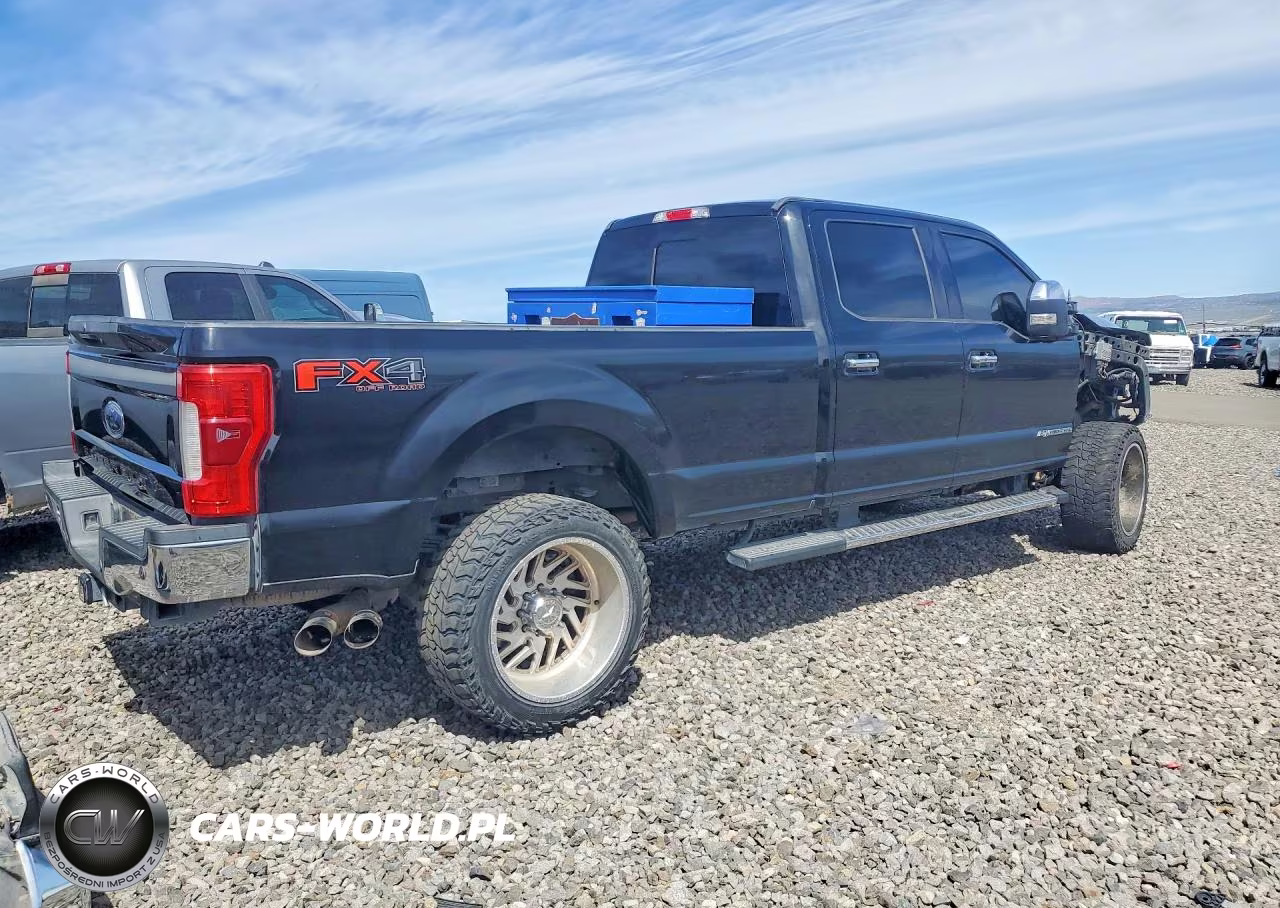 2017 Ford F350 Super Duty VIN:1FT8W3BT4HEF34613 - 3