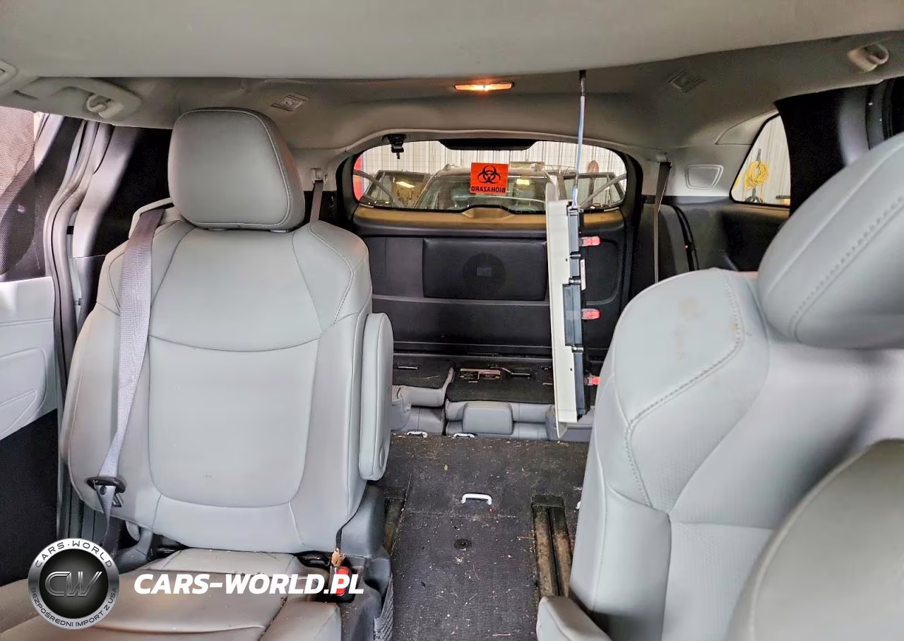 2025 Toyota Sienna Xle 7-Passenger VIN:5TDJSKFC1SS189897 - 10