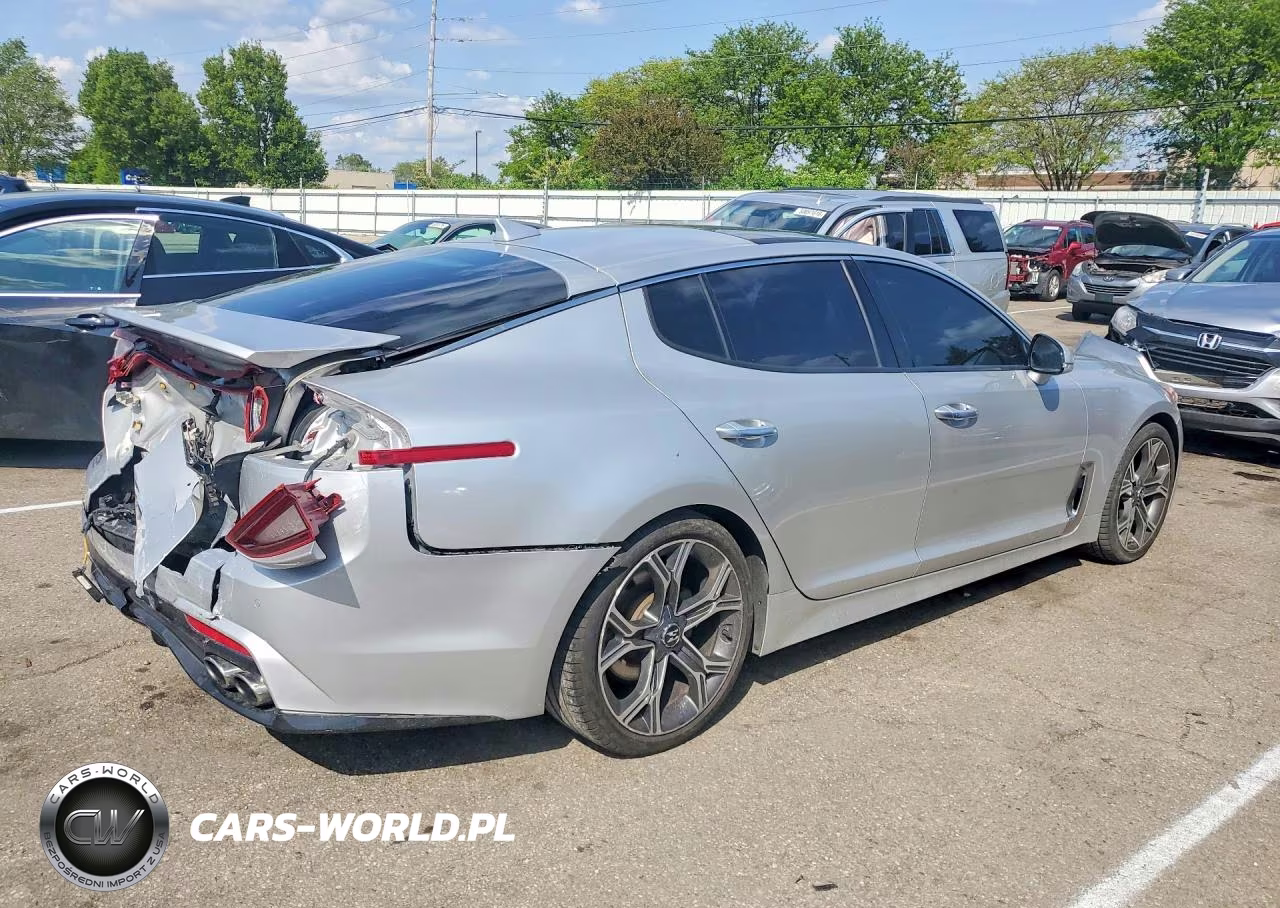 2018 Kia Stinger Premium VIN:KNAE25LA7J6014751 - 3