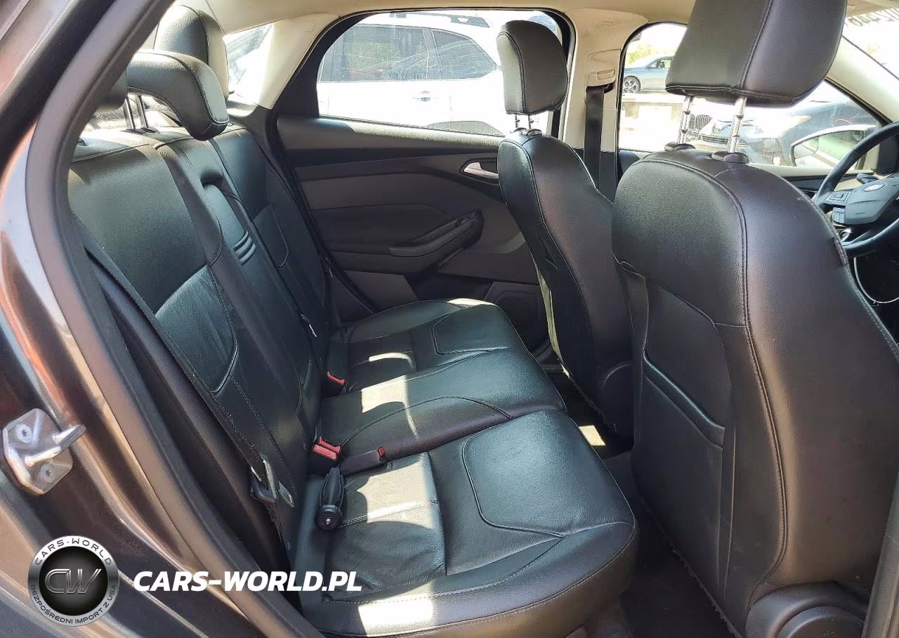 2016 Ford Focus Se VIN:1FADP3F20GL350699 - 10