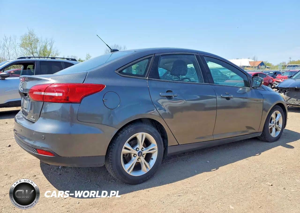 2016 Ford Focus Se VIN:1FADP3F20GL350699 - 3